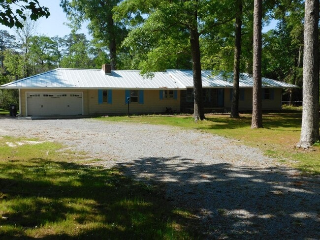 Building Photo - 4925 Morton Rd