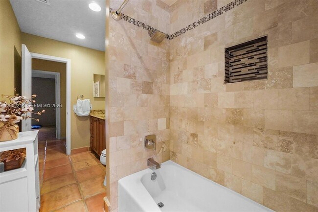 Building Photo - 6975 Bianchini Cir