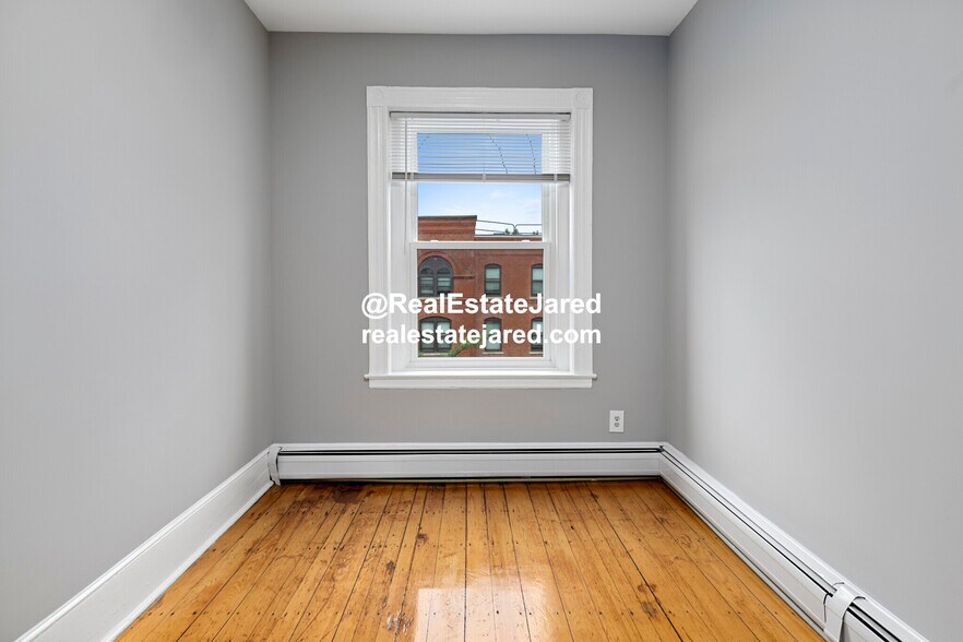 Building Photo - 614 Columbus Ave