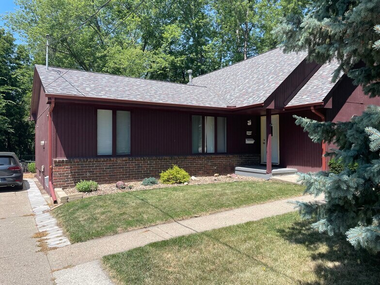 Front of unit - 2924 56th St
