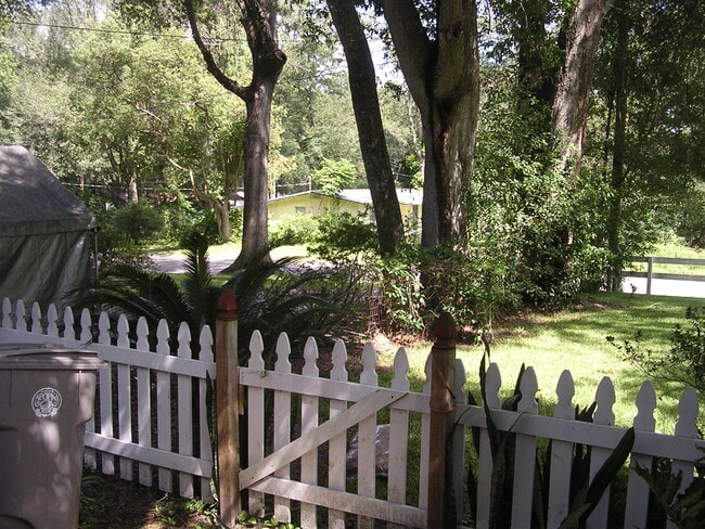 Building Photo - 916 S Christiana Ave