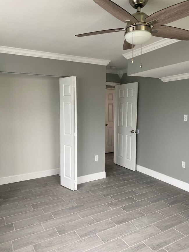 Building Photo - WALK TO THE BEACH FROM YOUR TOTALLY UPDATED, BEAUTIFUL CONDO!