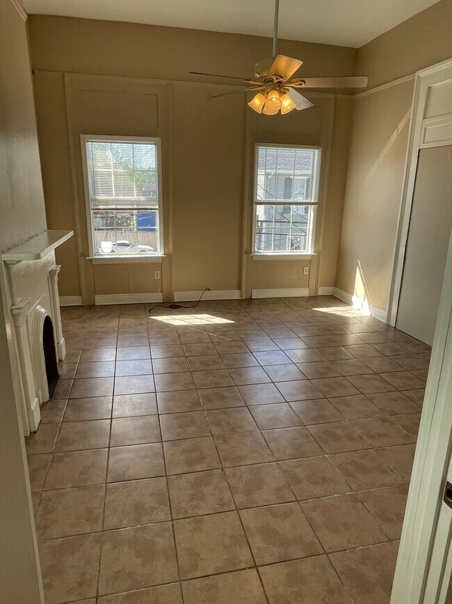 Building Photo - 2BD/1.5BA One Block Off St Charles Ave.