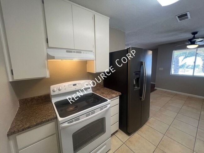 Building Photo - 27333 Mesquite St