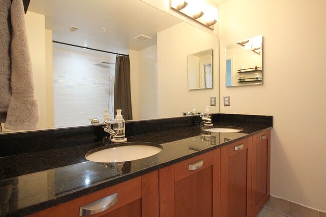 Building Photo - Midtown 1BR Condo