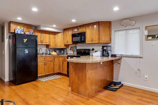 Building Photo - 30 Yeoman Dr