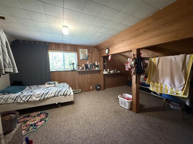Building Photo - 4 Bedroom House for Rent