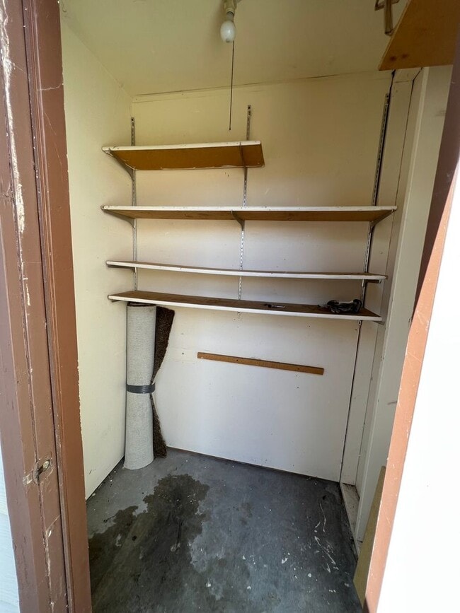 Building Photo - 1 Bedroom 1 Bath Townhouse in Great Neighborhood