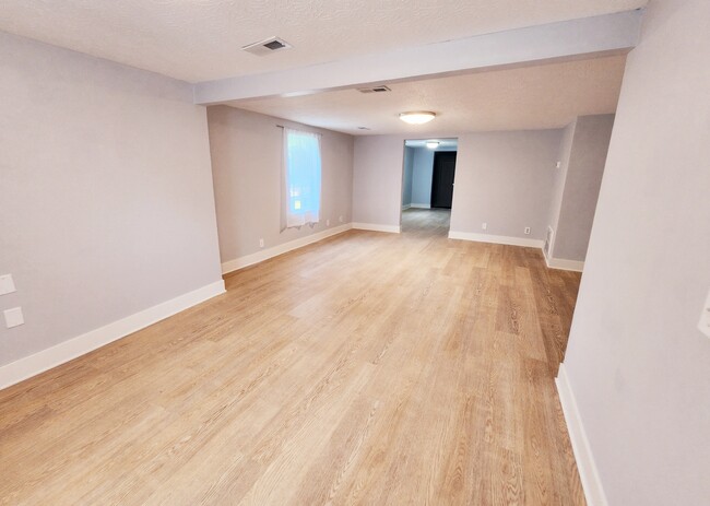 Building Photo - 213 Starlight Dr