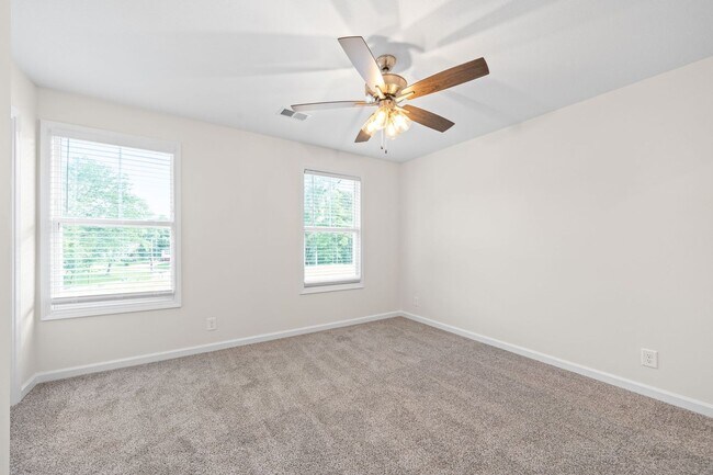 Building Photo - 2 Bedroom Condo For Rent Near Riverside Drive!