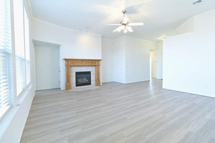 Building Photo - 2417 Arbor Dr