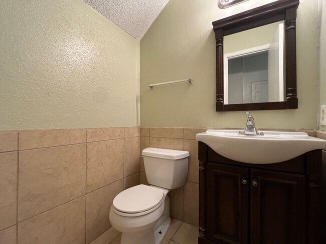 Building Photo - Southside Townhome