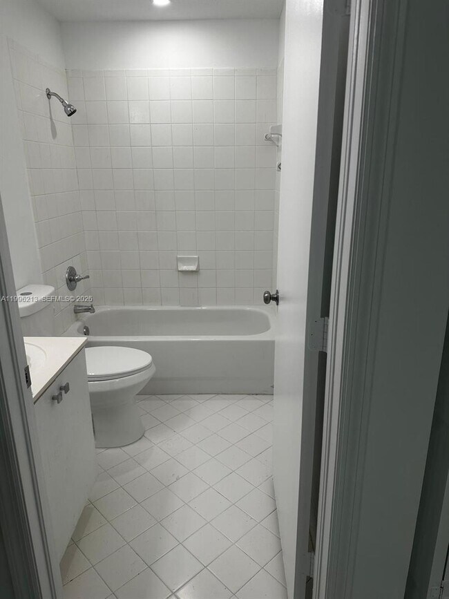 Building Photo - 2930 SE 12th Rd