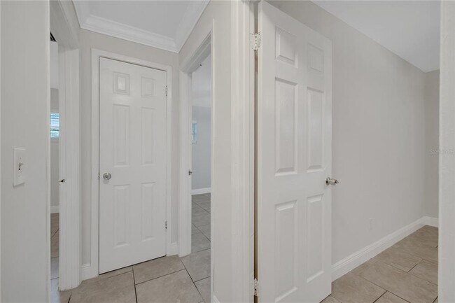 Building Photo - 1395 Meadowbrook St