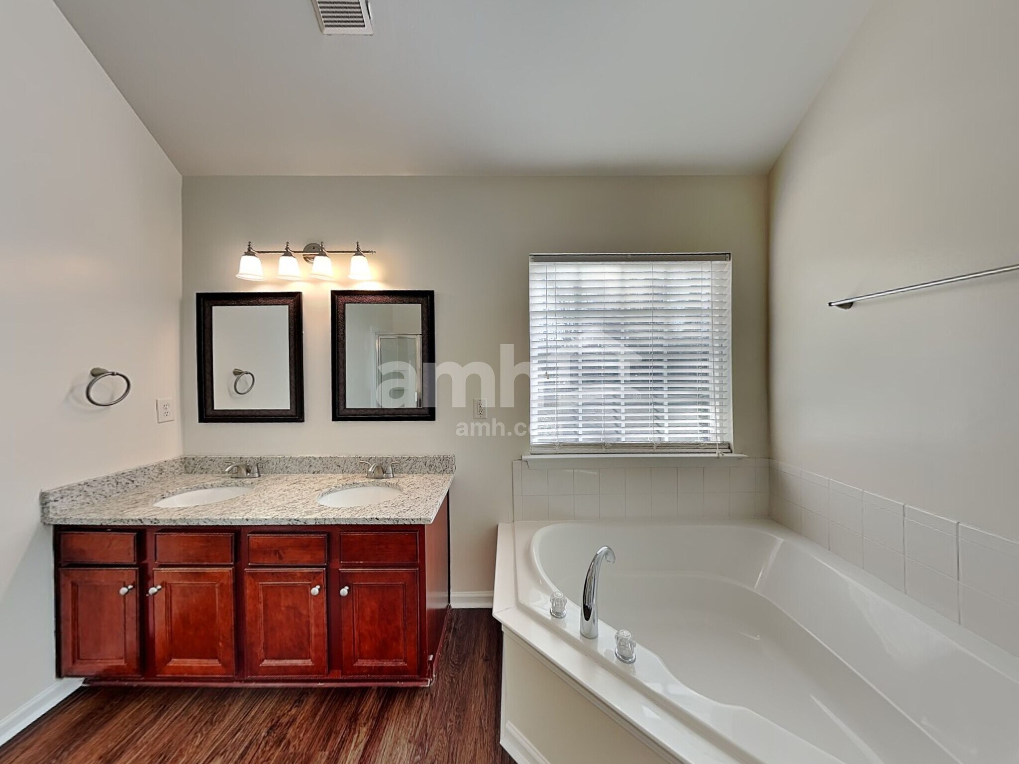 Building Photo - 19005 Kanawha Dr