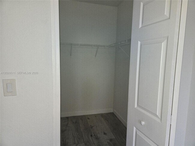 Building Photo - 1658 SE 28th Ct