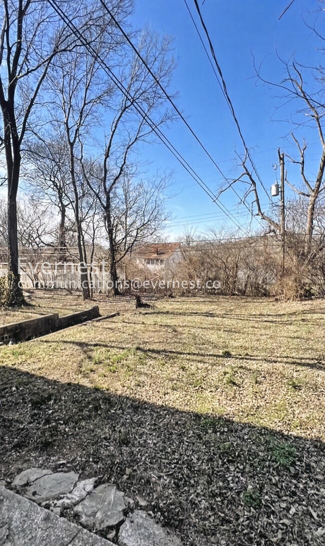 Building Photo - 4 Bed/3 Bath Home with In-Unit Laundry / Available Now!