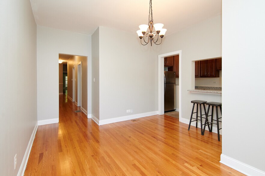 Building Photo - 5121 S Ingleside Ave