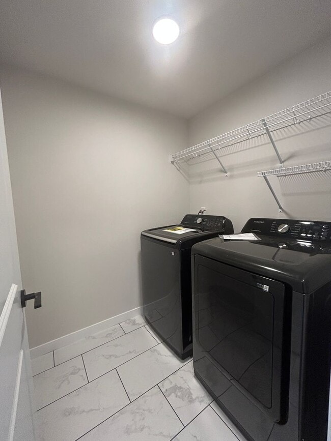 Building Photo - Brand New 2 Bedroom / 2 Bathroom Duplex in...