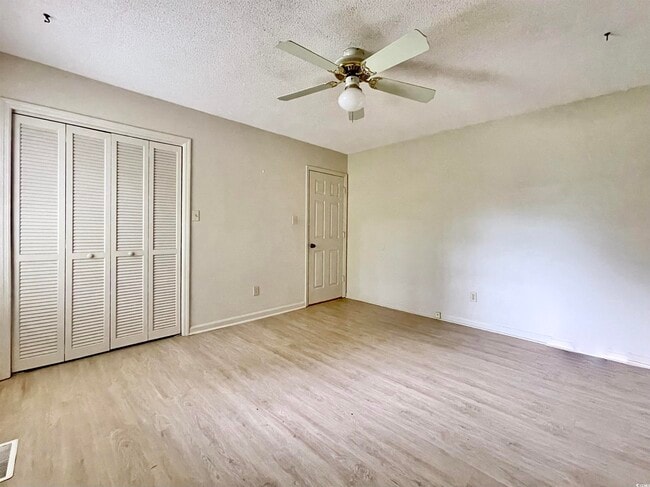 Building Photo - 219 Green Lake Dr