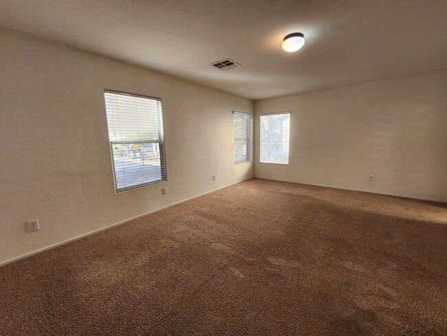 Building Photo - Great 2 Story Home in the SouthWest