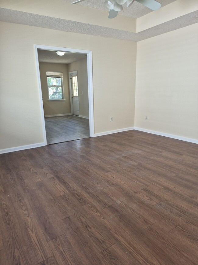 Building Photo - 1316 Edgewood Dr