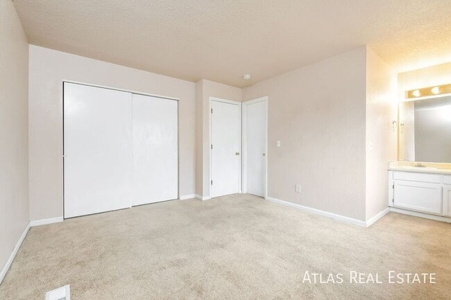 Building Photo - 14255 E Montana Cir