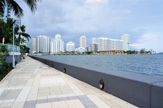 Building Photo - 1155 Brickell Bay Dr