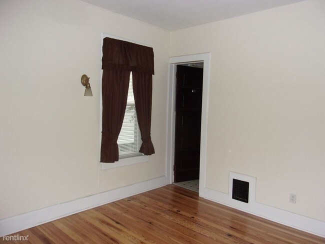 Building Photo - 3 br, 1 bath Apartment - 25 Margaret St