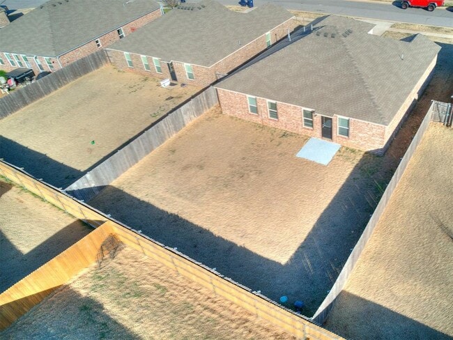 Building Photo - 2217 Stella Rd