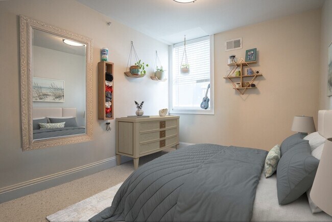 Building Photo - 352 W 3rd St