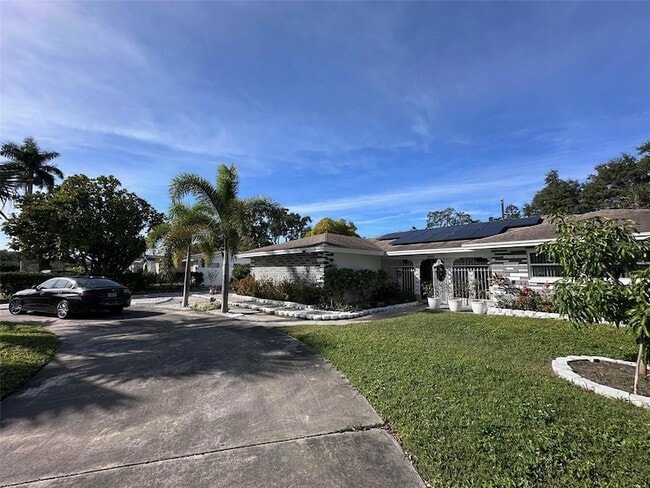 Building Photo - 2401 26th Ave S