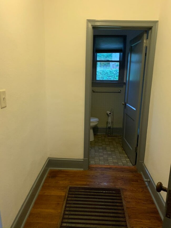 Building Photo - 3BR Normaltown Charmer