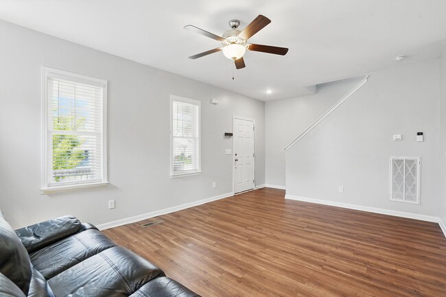 Building Photo - AVAILABLE-GREAT HOME IN THE HEART OF RALEI...