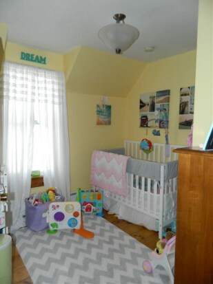Small bedroom on 2nd floor - 16 Charles St