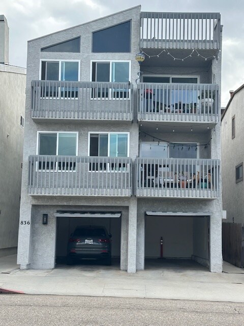 Building Photo - 836 Manhattan Ave
