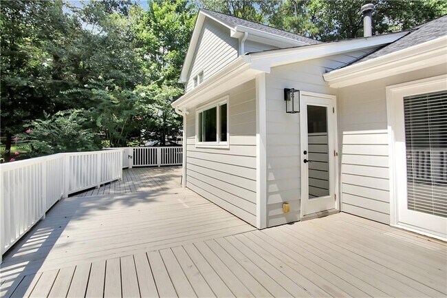 Building Photo - 455 Persimmon Ln