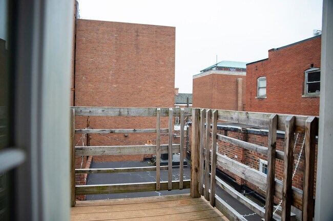 Building Photo - 10 S Court St