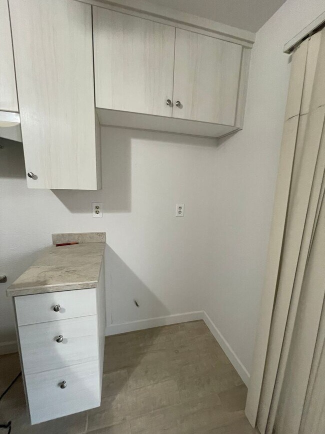 Building Photo - APPLE VALLEY- REFURBISHED 2 BEDROOM , 2 BATHROOM APARTMENT