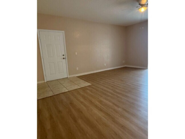 Building Photo - First Floor, Spacious Condo! Water Include...
