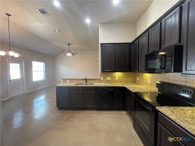 Building Photo - 758 Saengerhalle Rd