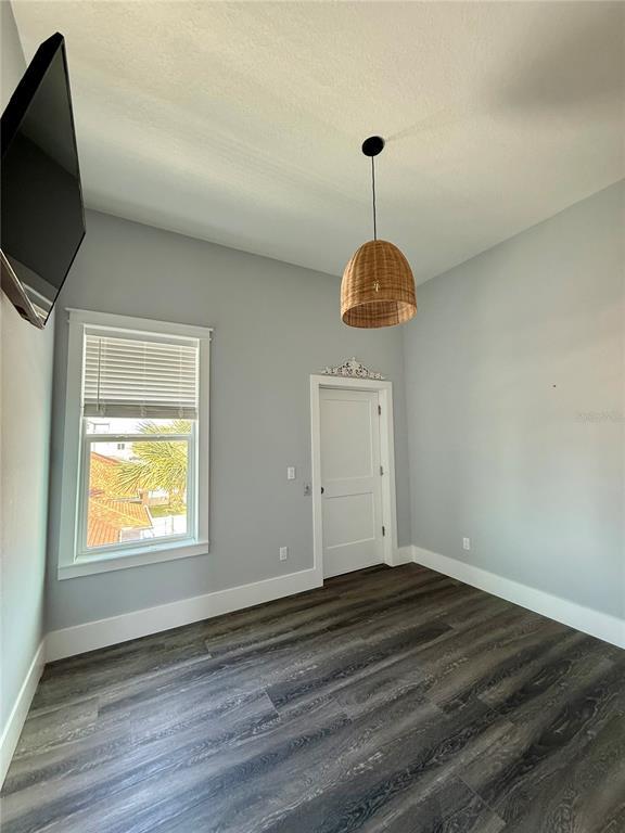 Building Photo - 304 N 7th St