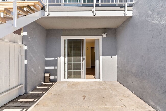 Building Photo - 1022 El Camino Dr