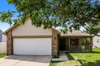 Building Photo - 5384 Lakeside Manor Dr