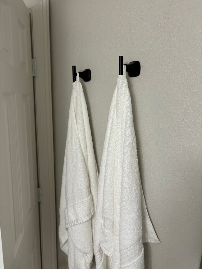 Building Photo - 912 W Comanche St