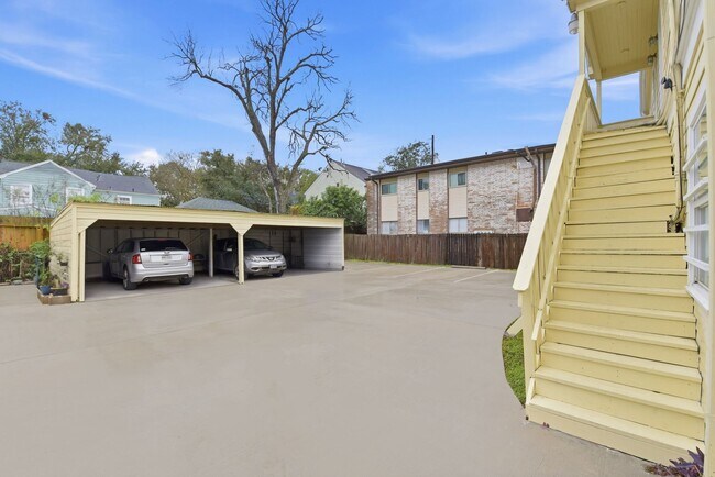 Building Photo - 2513 Shakespeare St