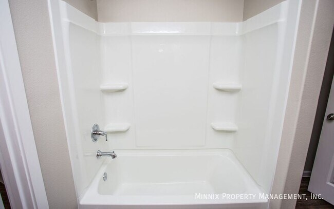 Building Photo - 1916 Langford Ave