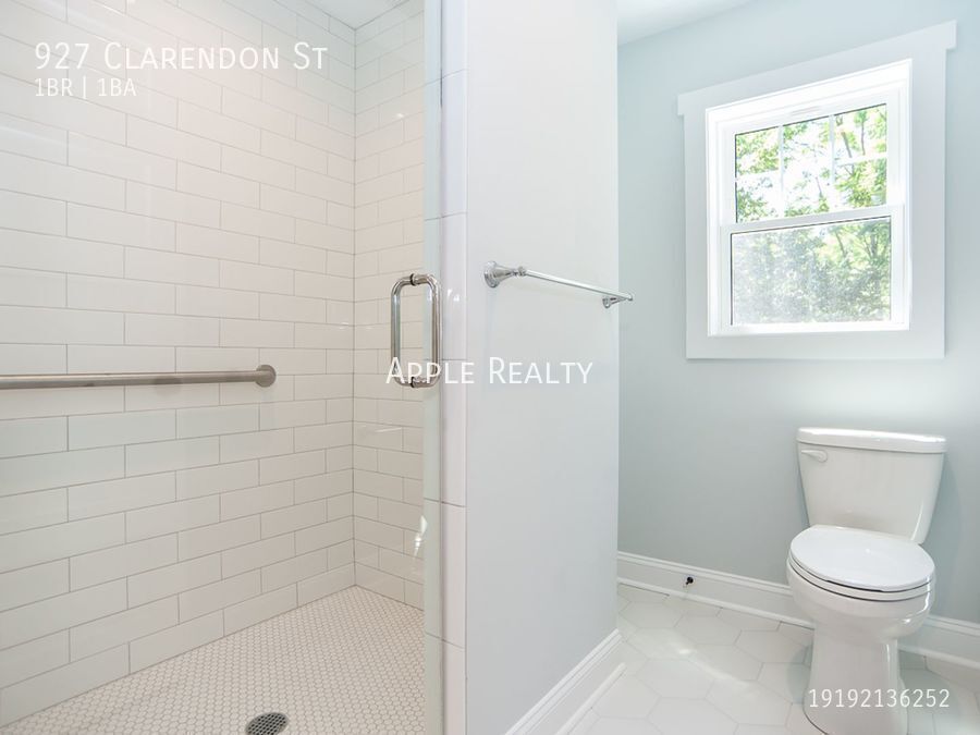 Building Photo - 927 Clarendon St