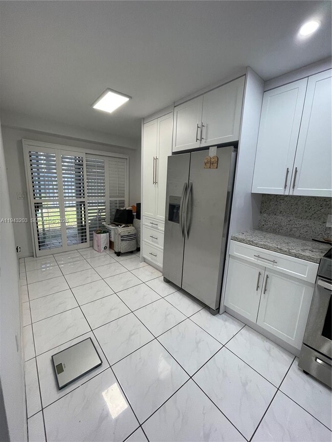 Building Photo - 1625 N 15th Terrace