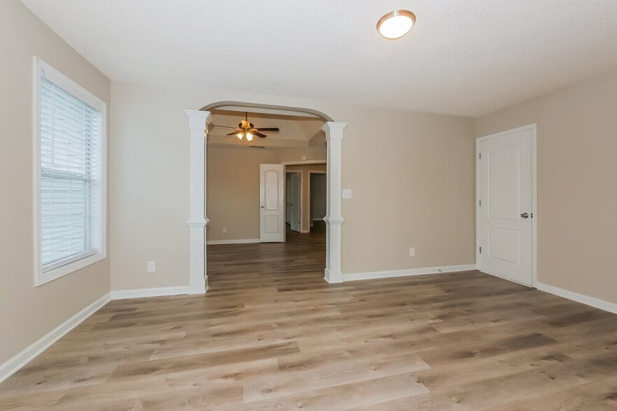Building Photo - 209 Hunters Chase